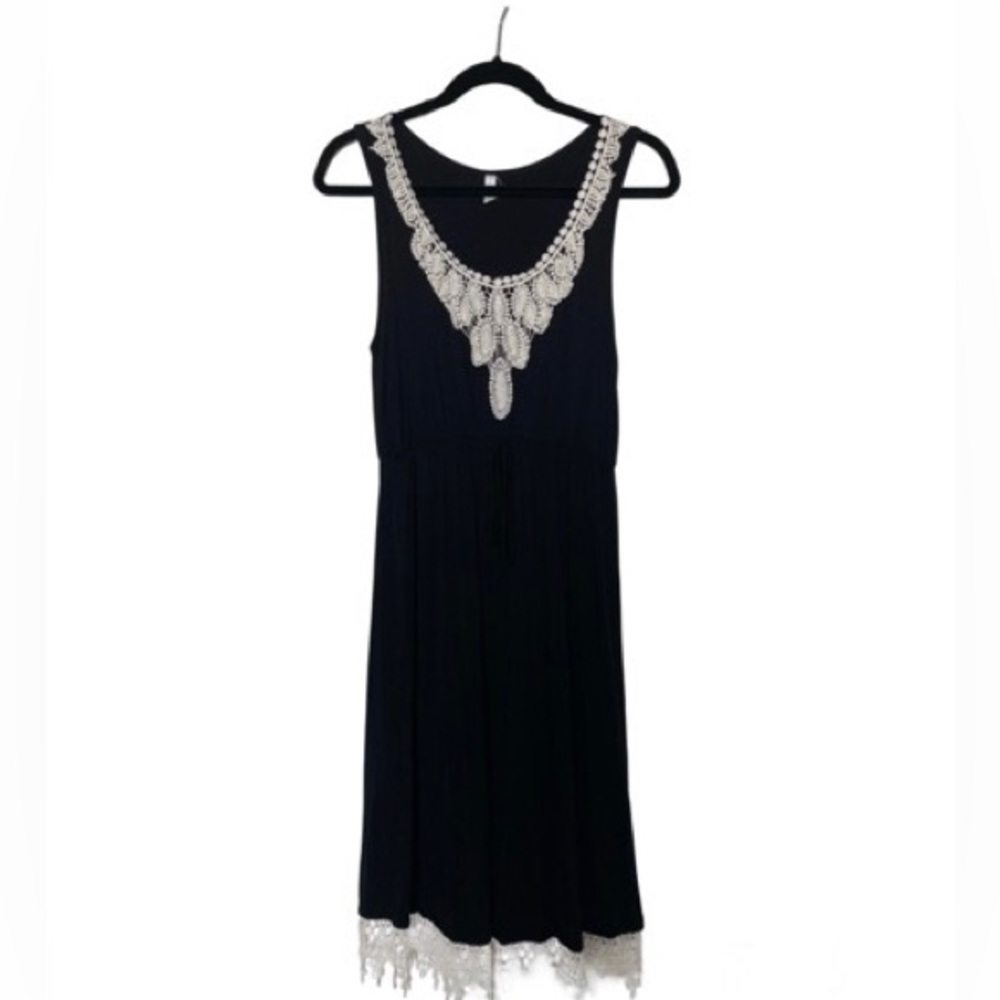 Pinkblush maternity Size M black Midi sleeveless dress with white lace trim